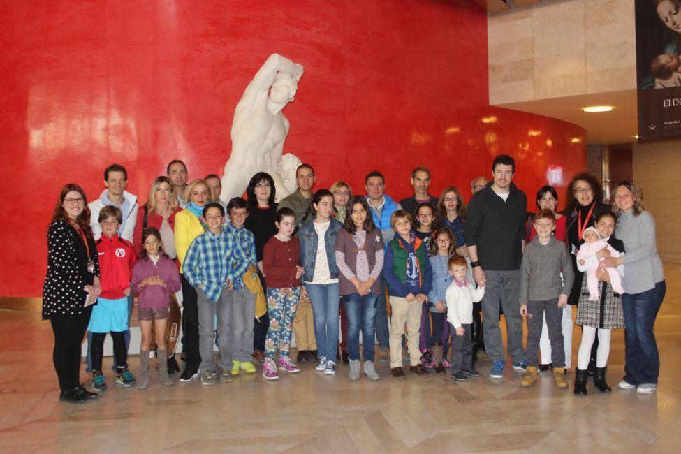 Grupo de personas en el museo del Prado